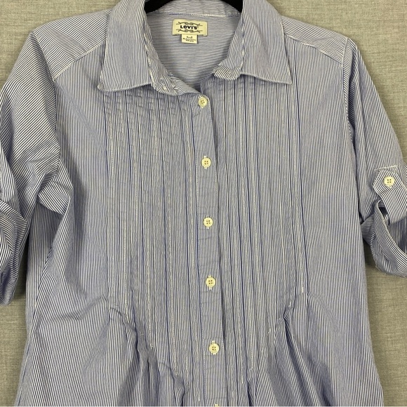 Levi's Pinstripe Button Up Shirt Cotton Button Tab Sleeves and Cuff Sz Small - Picture 3 of 8